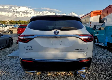 2018 Buick Enclave Essence z USA, uszkodzony, nr VIN 5GAERBKW5JJ122102